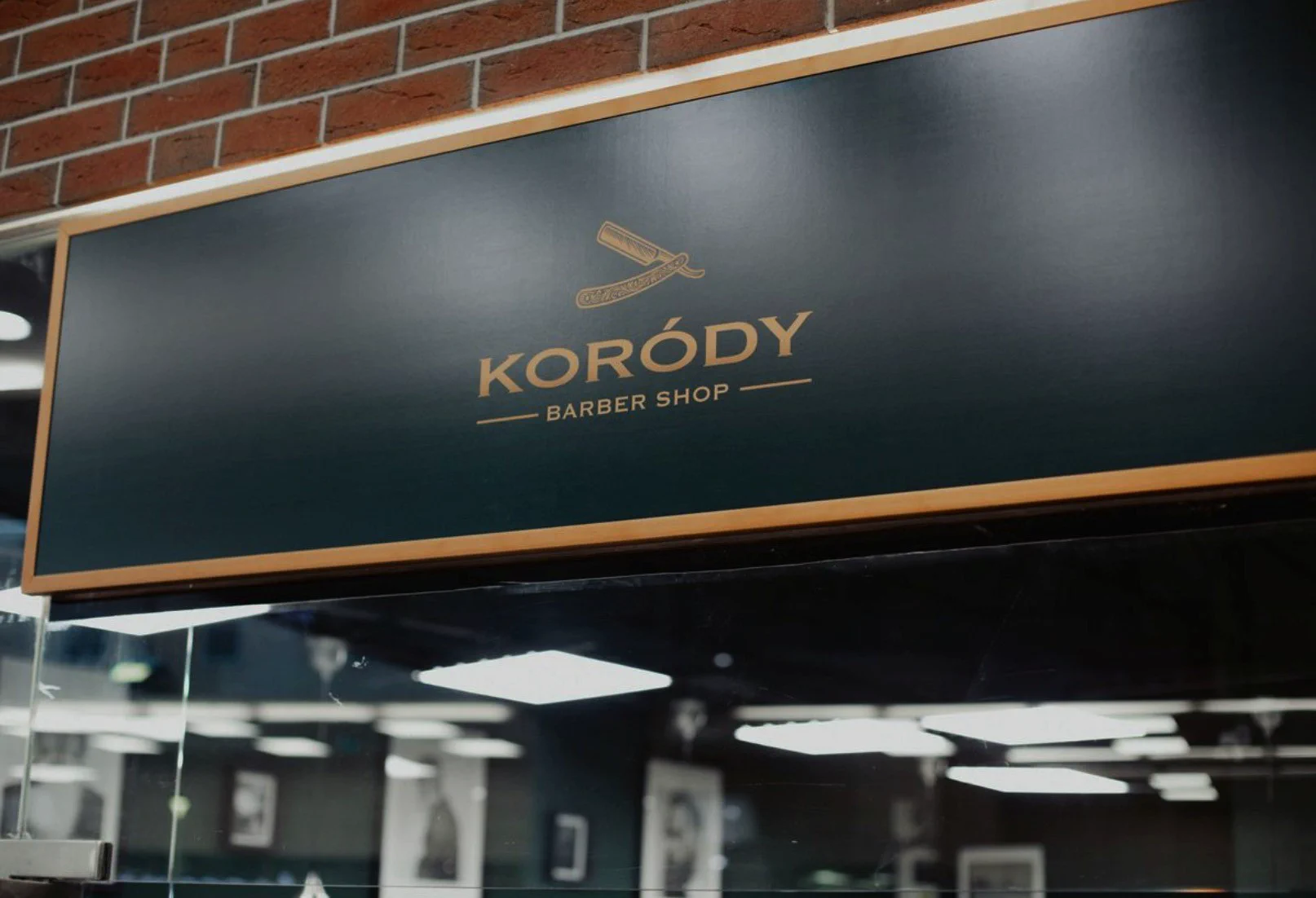 Koródy Barber Shop felirat a szalon falán